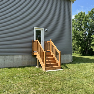 EXPRESS | Deck #4X4CENTRE | 4'X4' Pressure Treated Deck with Centre Stairs